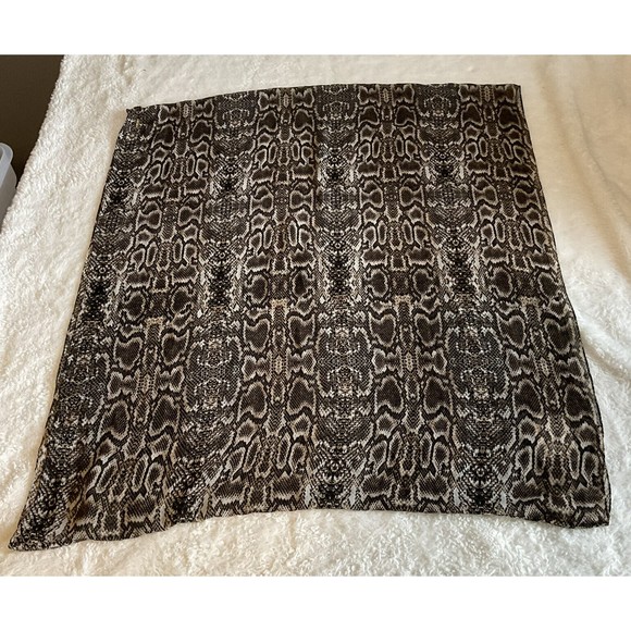 CALVIN KLIEN Women’s Snakeskin Design Wide Infinity Loop Scarf NEW WITH TAGS - Picture 3 of 9